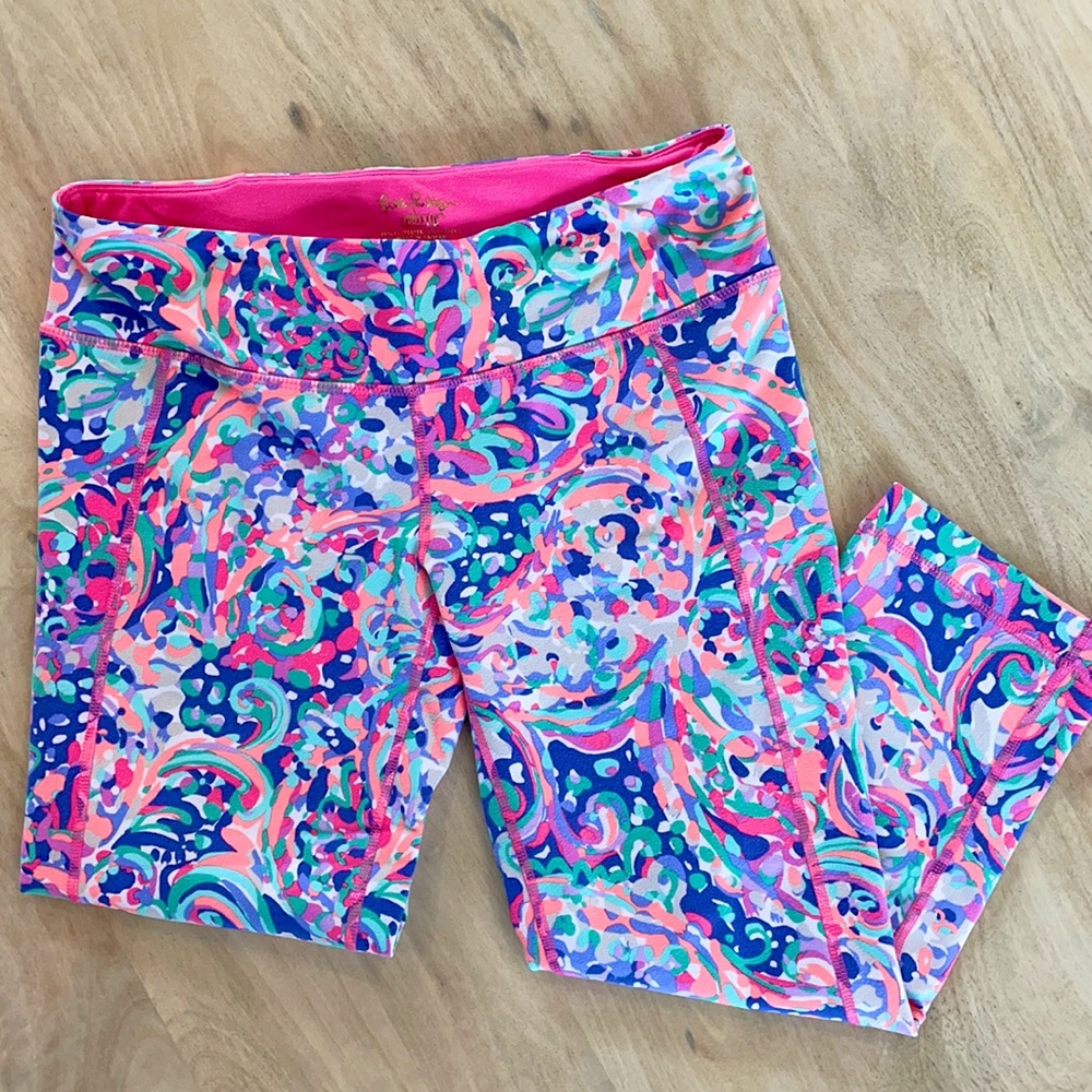 EUC - LILLY P LUXLETIC SZ M Cropped Leggings